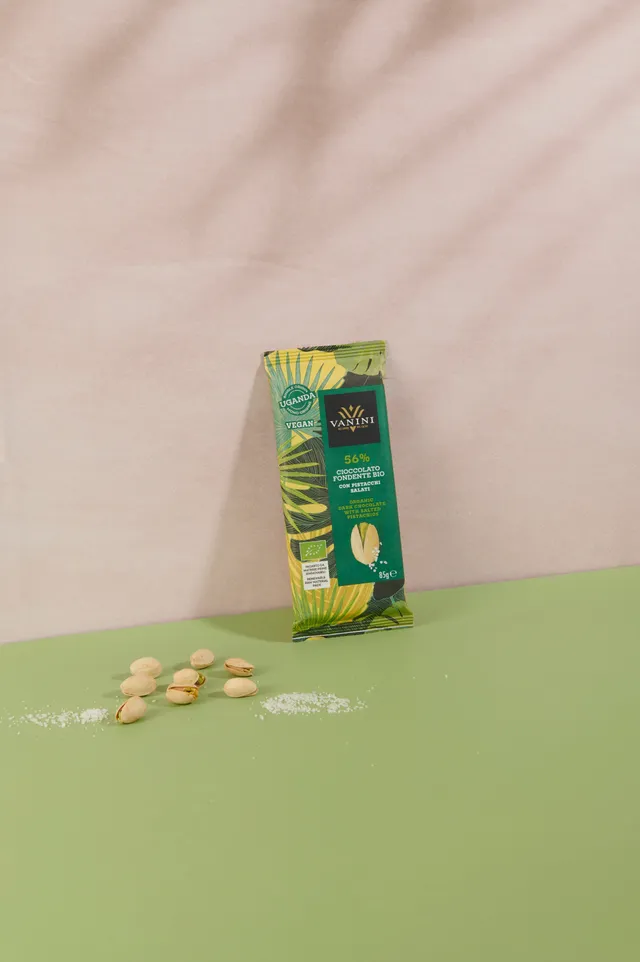 vanini-uganda-tavoletta-fondente-bio-56-con-pistacchi-salati image 1