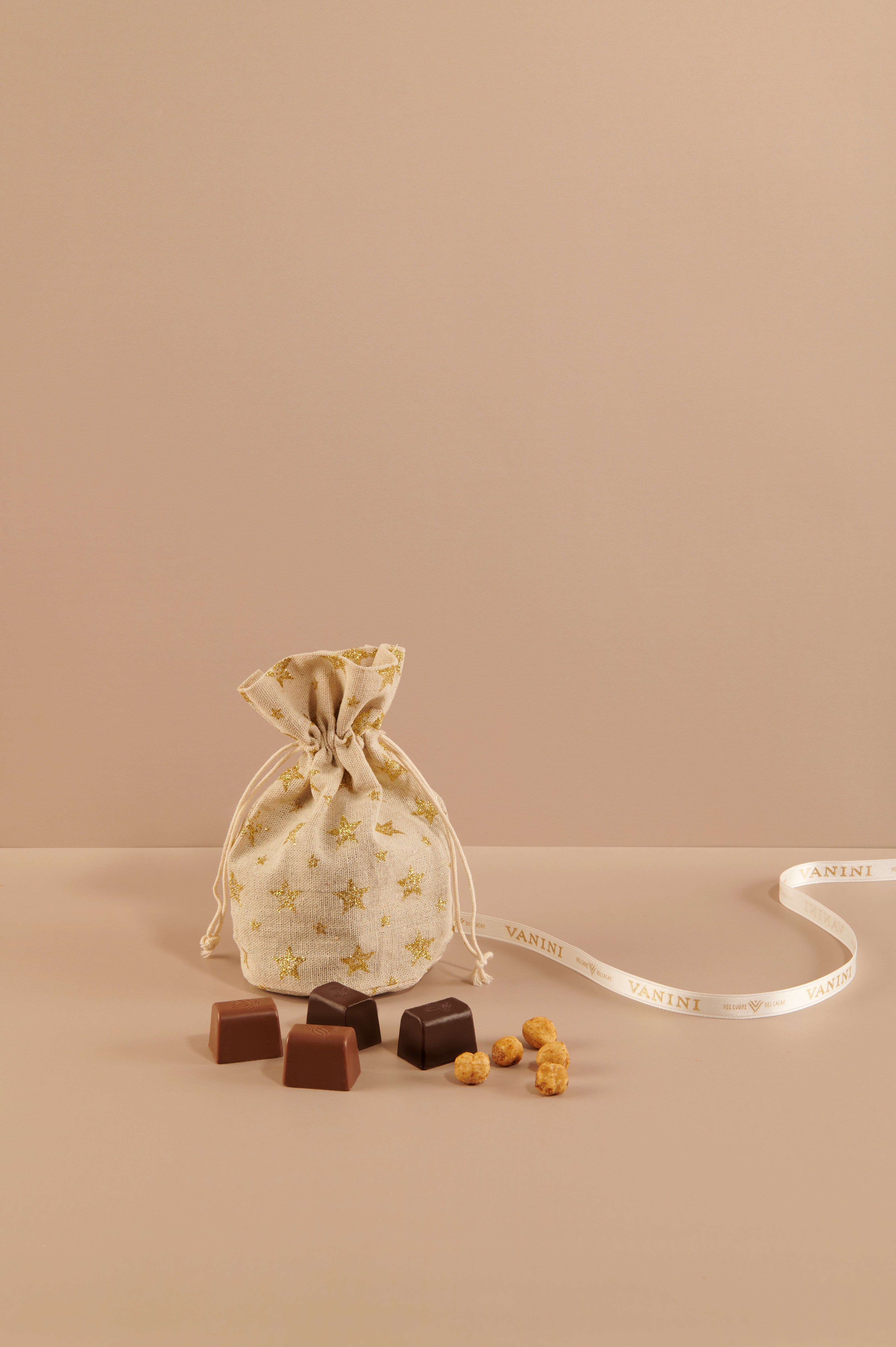 vanini-blue-rose-bag-stelline-praline-latte-e-fondente-in-juta image 2