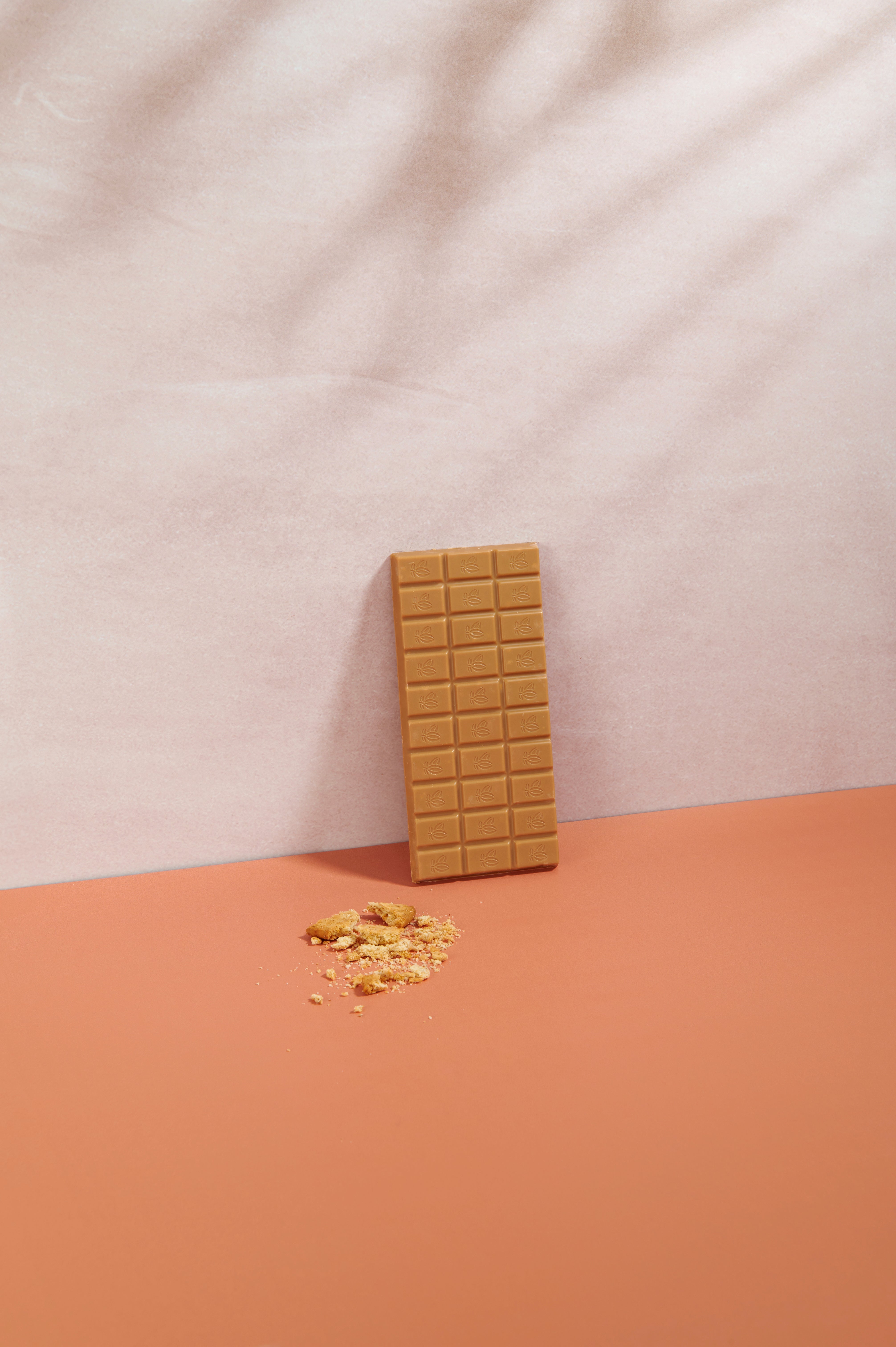 vanini-tasting-experience-tavoletta-cioccolato-al-caramello-con-granella-di-bisc image 4