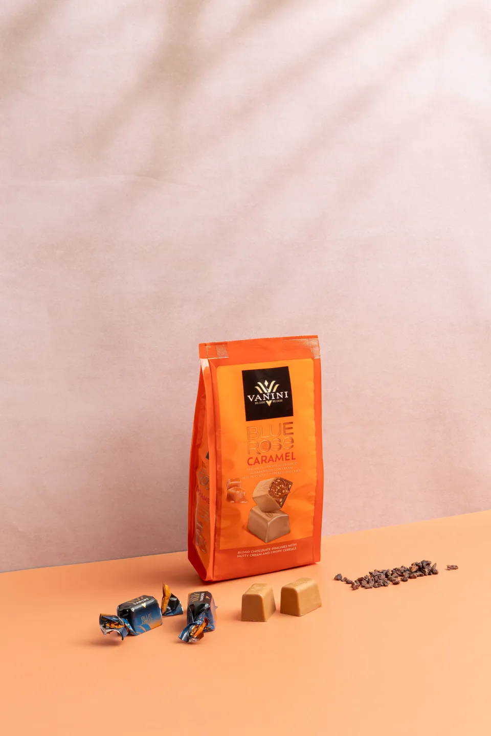 vanini-praline-blue-rose-caramel-cioccolato-bianco-e-nocciola image 1