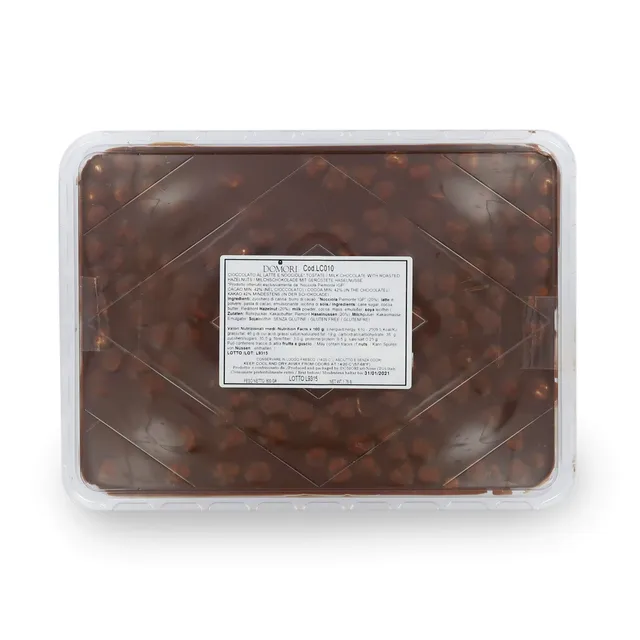 domori-foglio-cioccolato-al-latte-con-nocciole-piemonte-igp-800g image 1