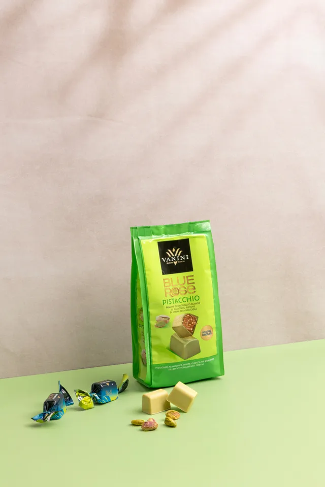 vanini-blue-rose-pistacchio-praline-cioccolato-bianco-e-ganache-nocciole image 1