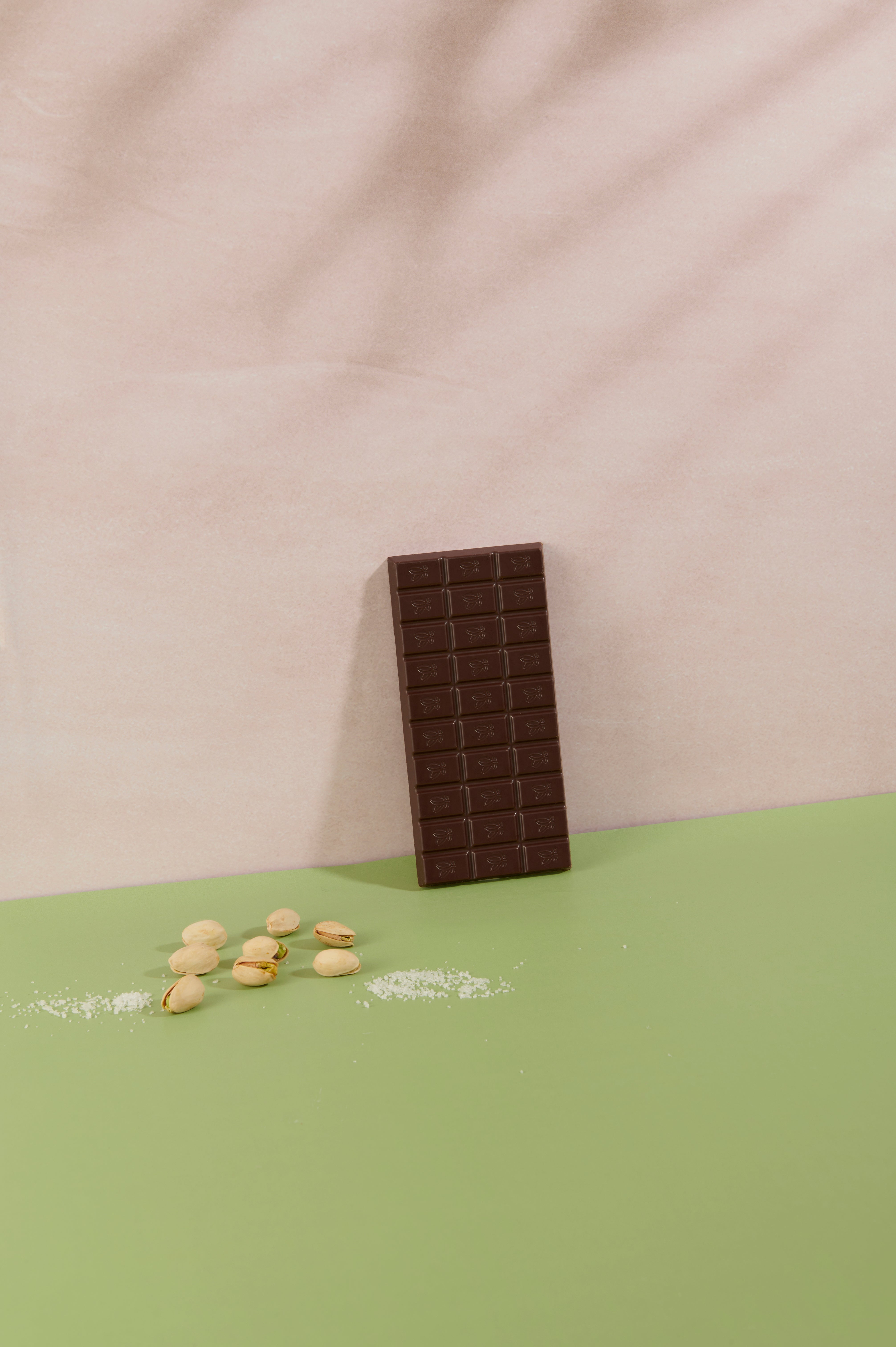 vanini-uganda-tavoletta-fondente-bio-56-con-pistacchi-salati image 3