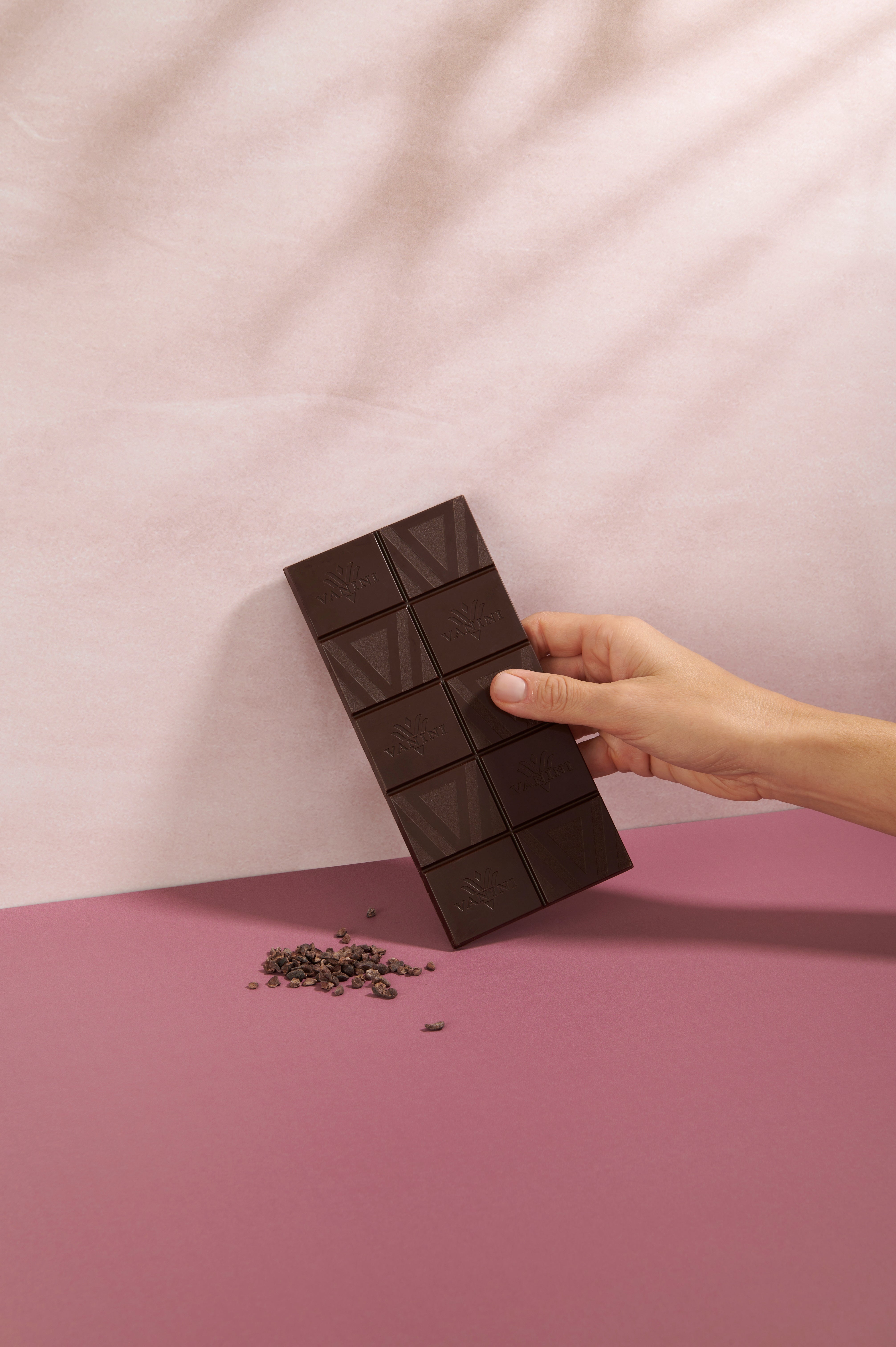 vanini-monorigine-per-tavoletta-fondente-74-con-granella-di-cacao image 3