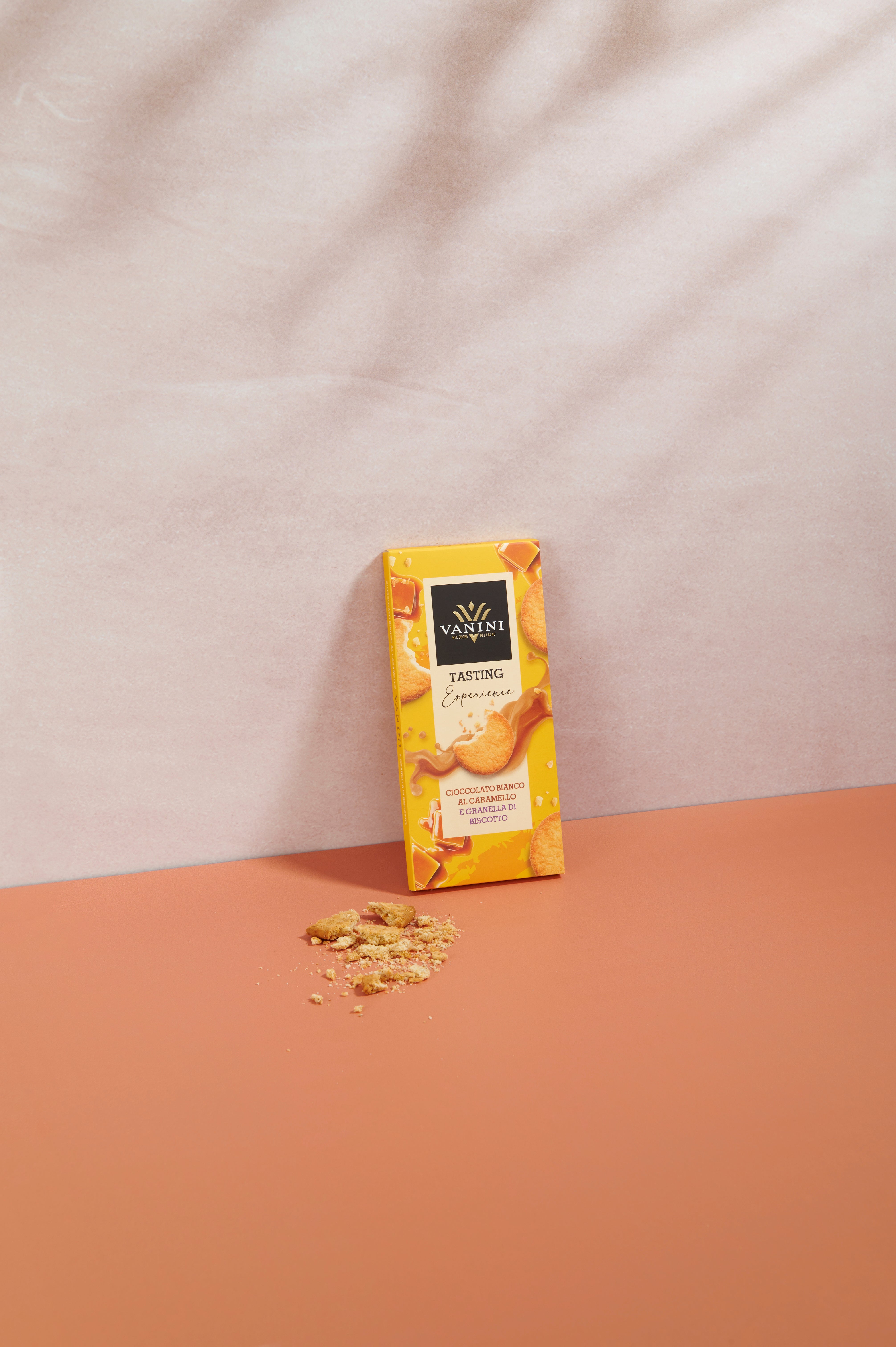 vanini-tasting-experience-tavoletta-cioccolato-al-caramello-con-granella-di-bisc image 1